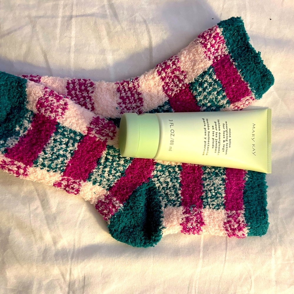 Mary Kay mint bliss energizing lotion for feet and legs. BRAND NEW IN BOX